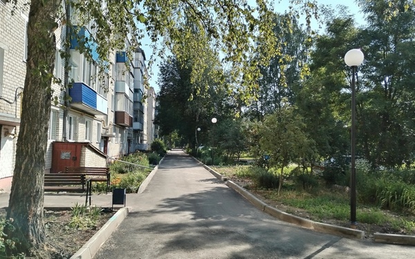 В рамках нацпроекта в Трубчевске на Брянщине благоустроили дворовую территорию