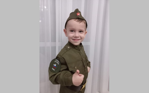 Брянский дошкольник получил солдатский шеврон в подарок от участников СВО