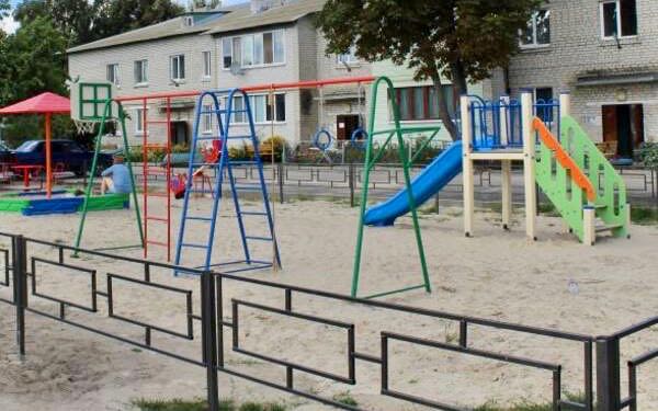 В Суземке Брянской области благоустроили по нацпроекту две дворовые территории