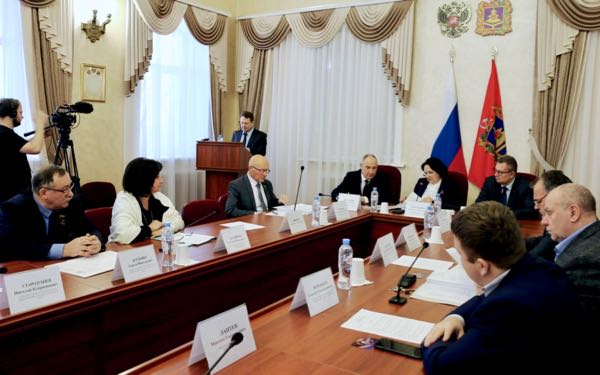 Итоги Года педагога и наставника обсудил профильный комитет Брянской областной Думы