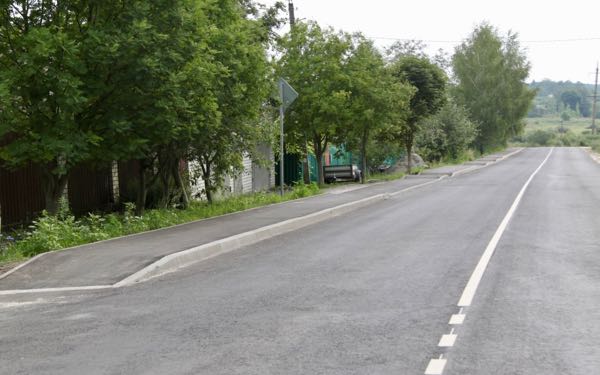 Благодаря дорожному нацпроекту в Брянской области строят новые тротуары