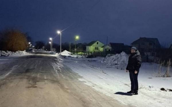 В брянском поселке Комаричи еще на одной улице установили освещение