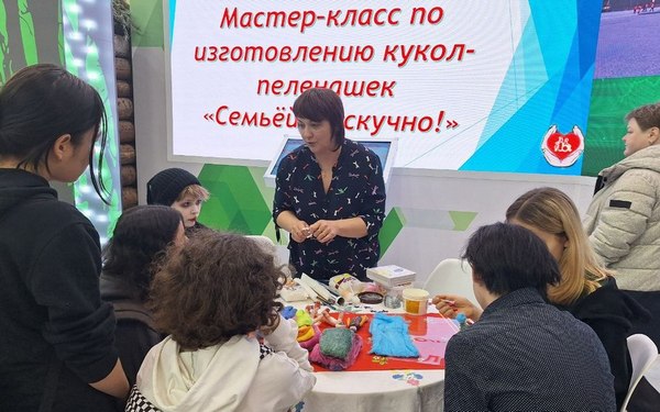 На выставке «Россия» на стенде Брянщины проходят мастер-классы для детей и взрослых