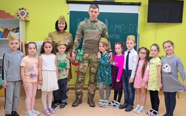 Жуковский детский сад посетил участник СВО