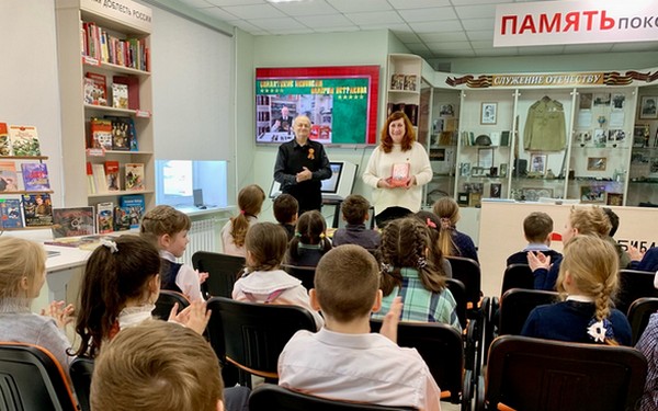 В Модельной детской библиотеке № 2 Брянска прошёл День патриотической книги