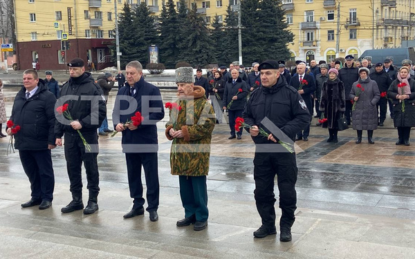 Памятная церемония в День защитника Отечества прошла в Брянске на площади Партизан