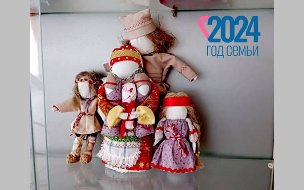 В Суземке Брянской области открылась выставка славянских кукол в честь Года семьи