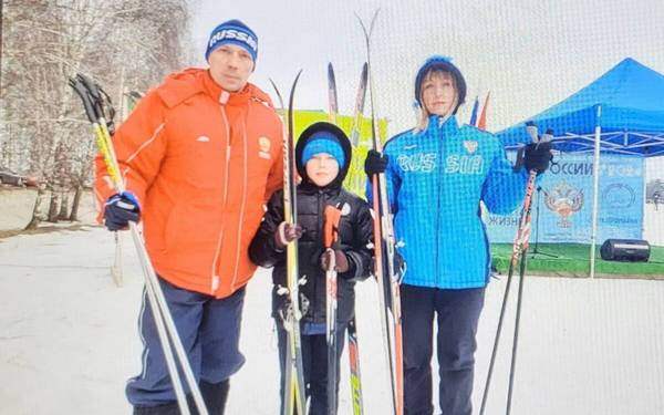 В Стародубе Брянской области назвали самую спортивную семью на «Лыжне России — 2024»