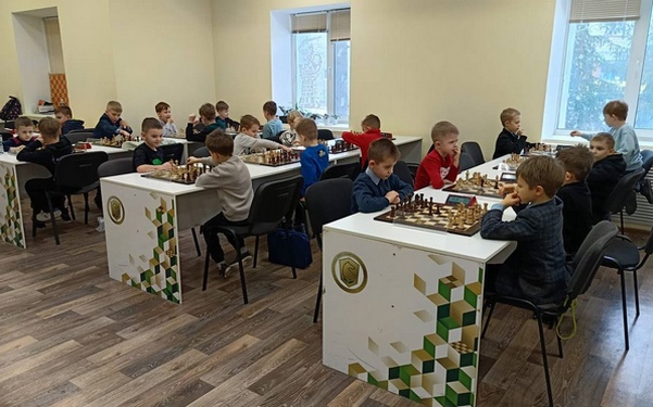 В первенстве Брянской области по быстрым шахматам состязались школьники