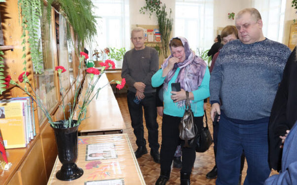 «Парту Героев» выпускникам — участникам СВО открыли в Севской школе №1