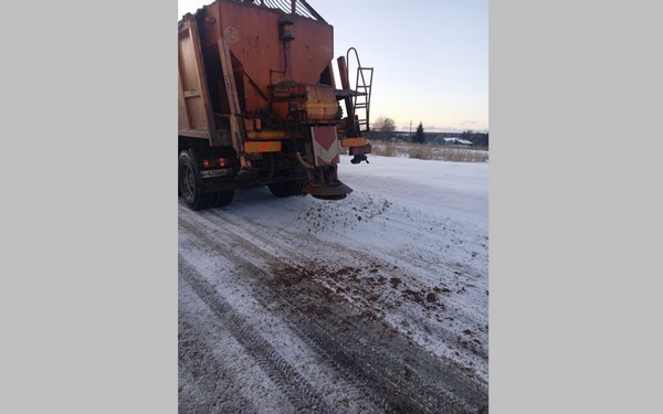 В Брянской области на дороги высыпали более 6,6 тысяч тонн песко-соляной смеси