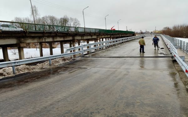 В Почепе Брянской области построили временный мост через Судость, пока стационарный будут ремонтировать