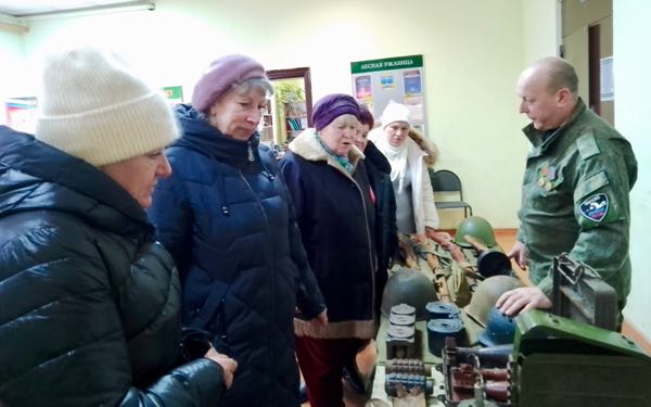 В Ржаницком СДК Жуковского округа организовали выставку предметов с мест сражений