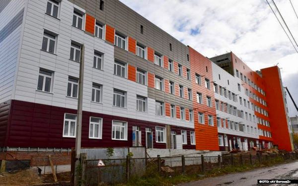 В новом хирургическом корпусе Брянской областной детской больницы оборудуют пять отделений