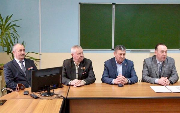 В Брянском филиале Президентской академии прошла встреча студентов с ветеранами боевых действий