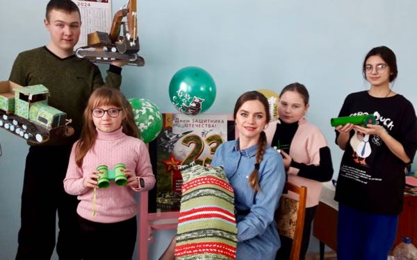 Школьники посёлка Латыши Жуковского округа сделали поделки ко Дню защитника Отечества