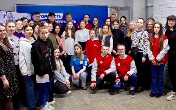 Бойцы спецоперации рассказали о буднях на передовой брянской молодёжи