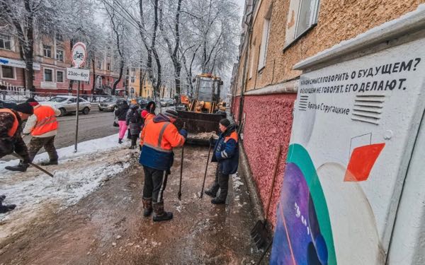 Тысячи кубометров снега вывезли с улиц Брянска
