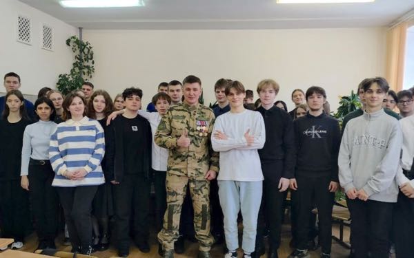 Брянские росгвардейцы провели в городских школах патриотическую акцию «Неделя мужества»