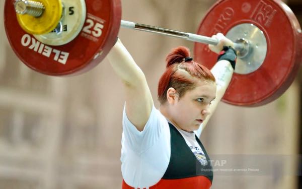 Воспитанники брянской спортивной школы «Олимп» взяли первые места в соревнованиях по боксу и тяжёлой атлетике