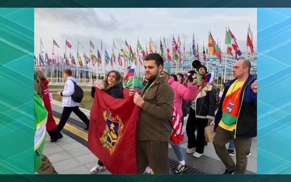 В шествии молодёжи приняла участие делегация Брянской области