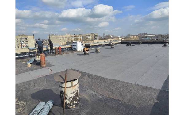 Брянские строители продолжают восстановление 11 объектов в подшефной Брянке