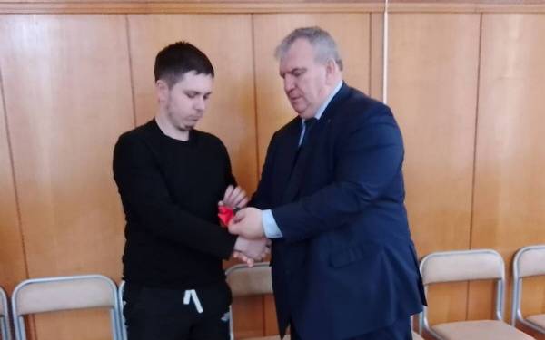 Сирота из Брасовского района получил ключи от новой квартиры