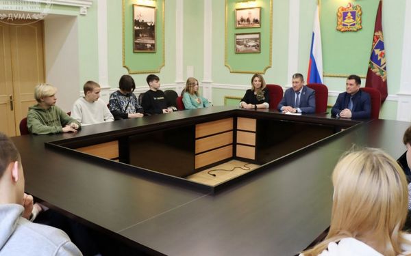 Урок патриотизма для трудных подростков провели в Брянской областной Думе