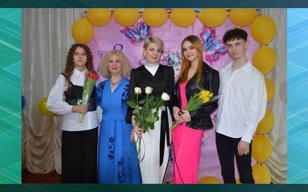 В Дарковичском доме-интернате 8 Марта выступила брянская певица Сергия Шамбер