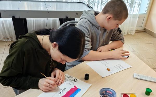 В брянском центре «Озёрный» провели конкурс детского и семейного рисунка