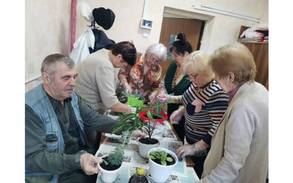 Для пенсионеров Брянского района провели занятие по садоводству