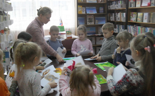 Брянские библиотекари провели для дошкольников познавательную программу