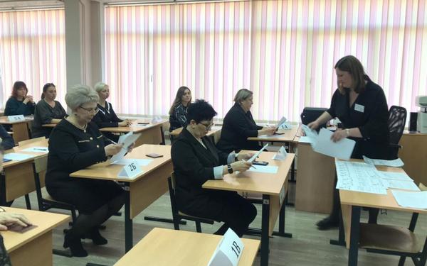 В Брянске родители сели за парты, чтобы сдать ЕГЭ по истории