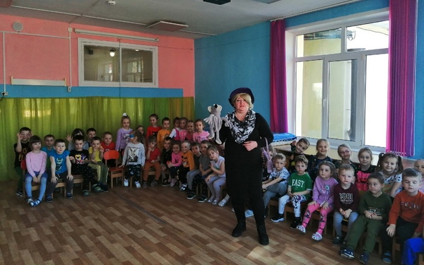 Брянские дошкольники поучаствовали в «проделках» с Шапокляк