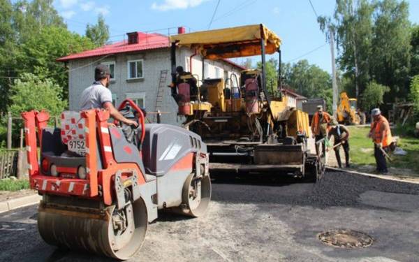 В брянском Локте благодаря нацпроекту благоустраивают дворовые территории