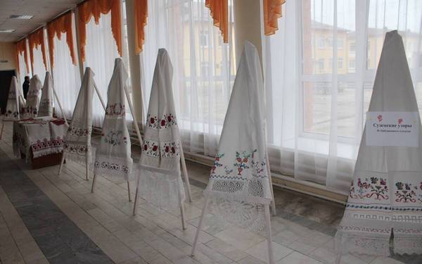 В брянской Суземке представлена выставка работ народных мастериц