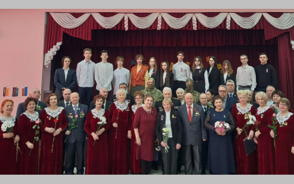 В брянской школе № 60 состоялся урок мужества с участием ветеранов УМВД