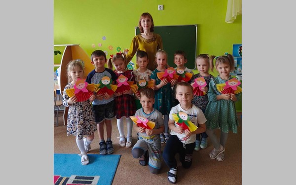 Дошкольники Брянска весело и увлекательно встретили весну