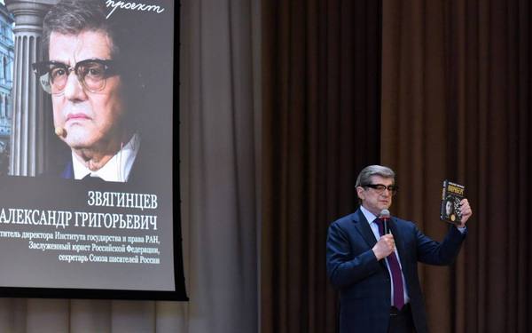 Александр Звягинцев рассказал в Брянске, почему неофашисты пытаются сломать Нюрнберг