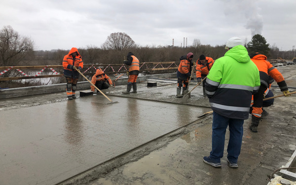 В Брянской области продолжается строительство моста через Болву