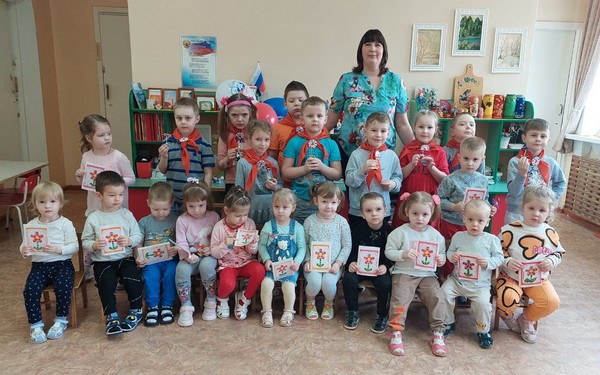 Брянские дошкольники готовят подарки для мам