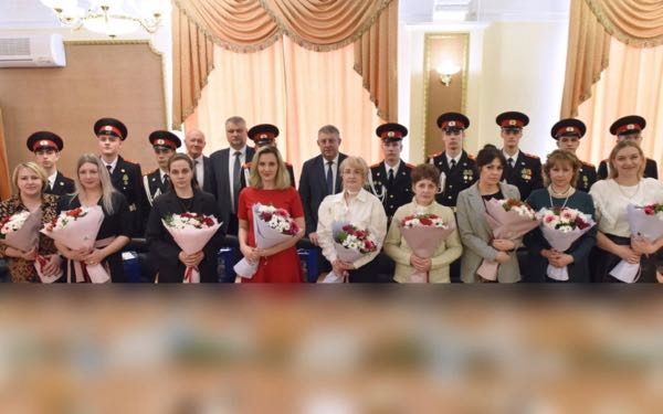 Александр Богомаз поздравил с 8 марта матерей и жён участников СВО