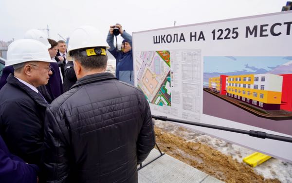 Министр строительства и ЖКХ посетил социально значимые объекты Брянска