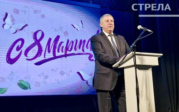 В Брянске поздравили женщин с наступающим 8 Марта праздничным концертом «Вам, любимые!»