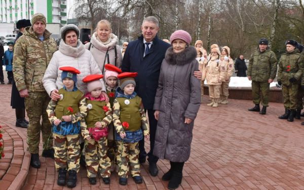 Александр Богомаз выразил слова огромной благодарности родителям, воспитавших настоящих патриотов Отчизны