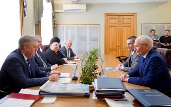 Губернатор Брянской области обсудил с начальником главного управления Банка России по ЦФО развитие финансового рынка региона