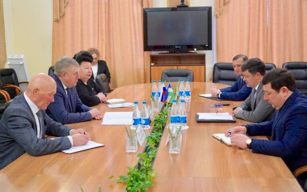 Александр Богомаз провёл рабочую встречу с советником Посольства Узбекистана в РФ Алишером Бекниязовым