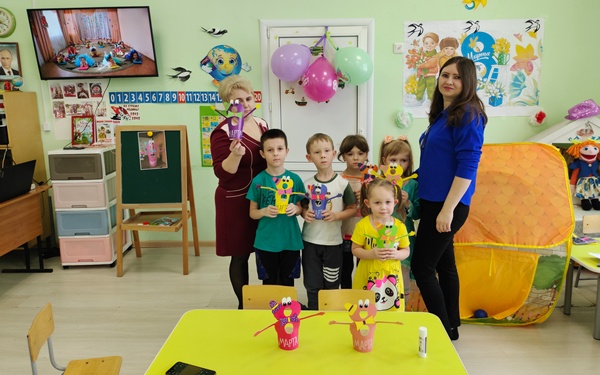 Дошкольники Брянщины готовят подарки для любимых мам