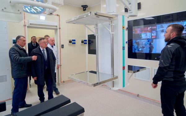 Министр строительства и ЖКХ Ирек Файзуллин посетил хирургический корпус детской областной больницы