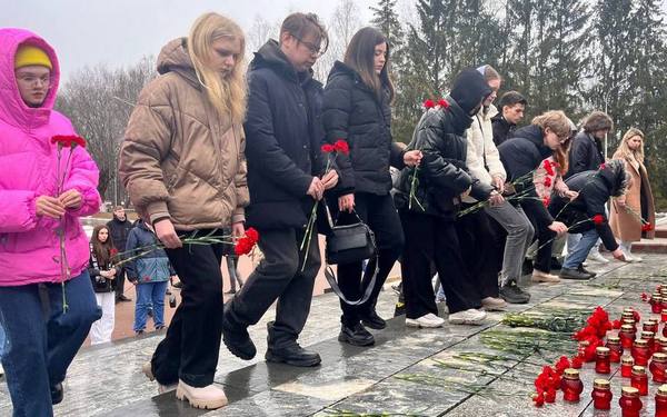 В Брянске образовался мемориал памяти погибших в теракте в Подмосковье